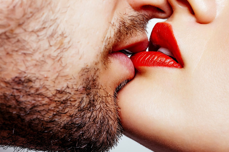 10 поцелуев, которые сведут его с ума